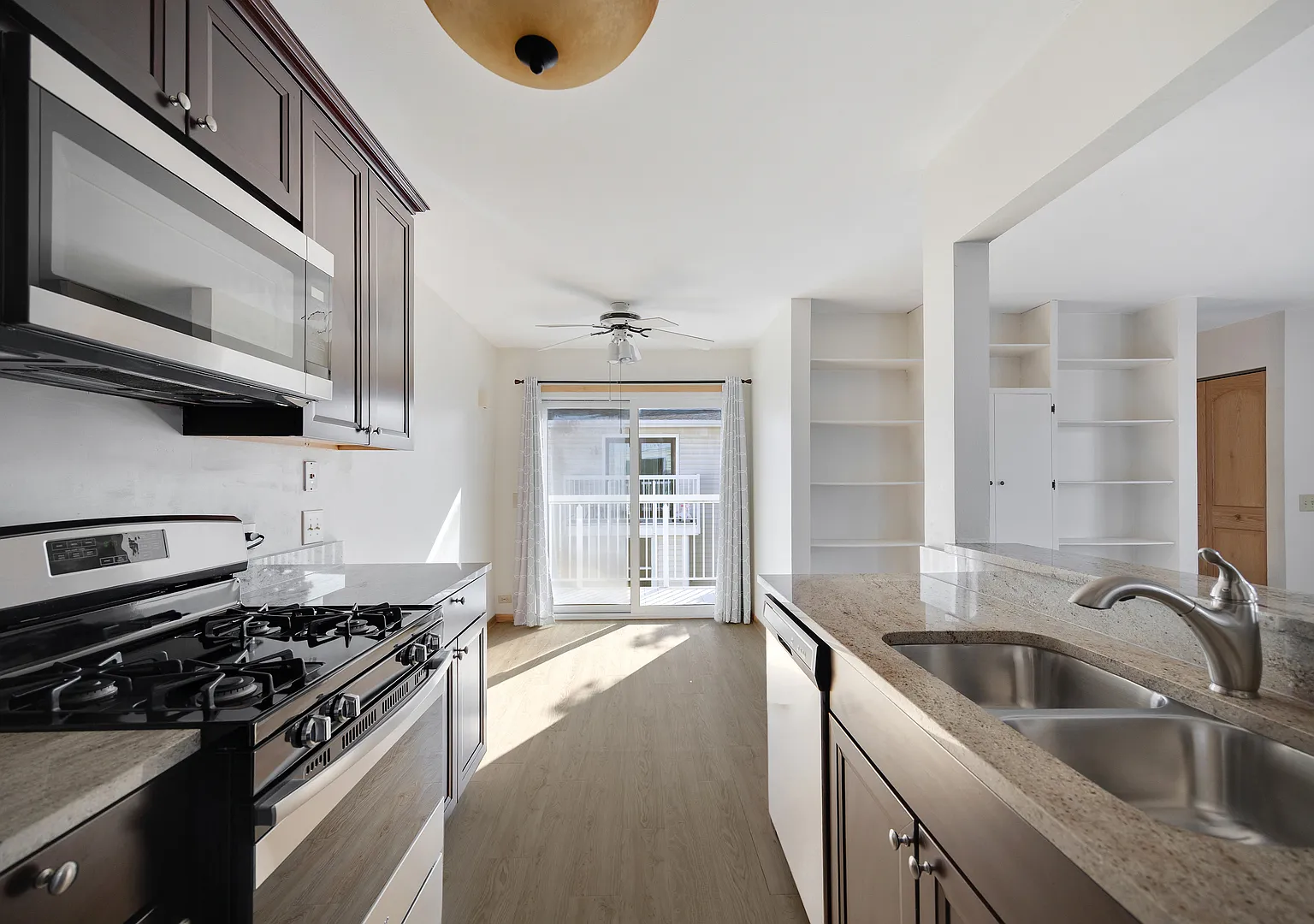2 bed, 1.5 bath, 1100 sqft, $2,100 — Photo 4