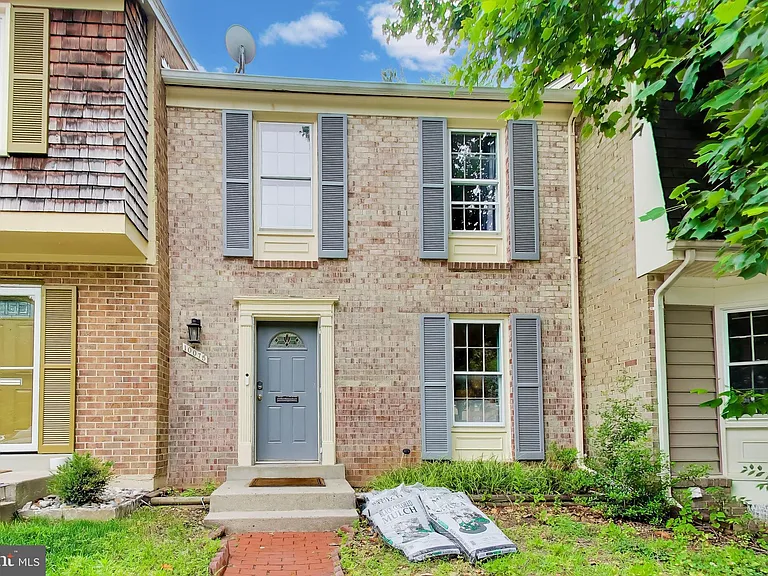10075 Maple Leaf Dr — Photo 1