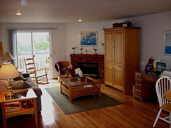 4th image of 1271 SW Harbor Vista Cir