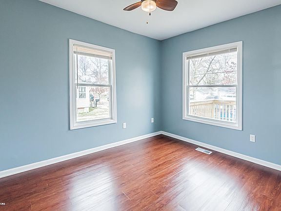 5th image of 1351 Roosevelt Ave