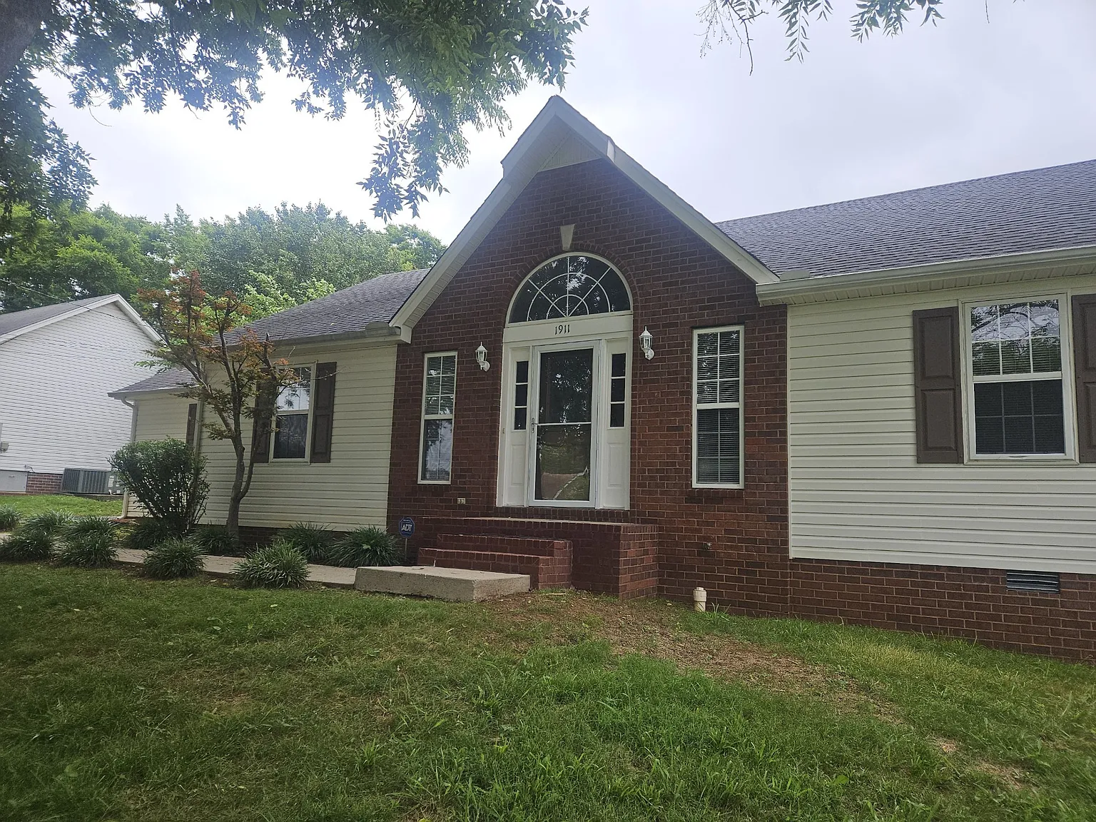 3 bed, 2.0 bath, 1341 sqft, $1,900 — Photo 3