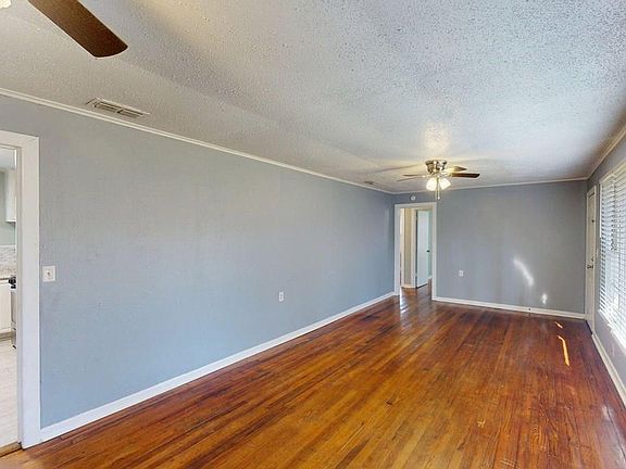 4th image of 209 Roosevelt Rd