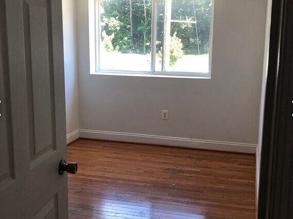 4th image of 2201 Hunter Pl SE APT 204