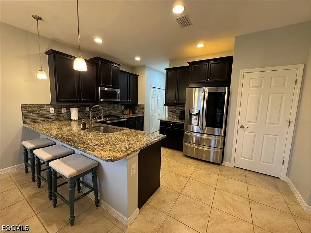 3 bed, 2.5 bath, 1826 sqft, $2,300 — Photo 4