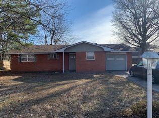 1039 W Bel Air Dr, Fayetteville, AR 72703