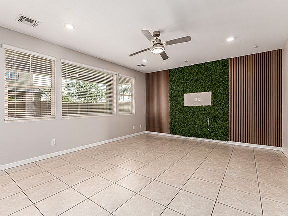 5th image of 1015 E Thompson Way