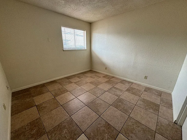 807 W Hallmark Ave — Photo 11