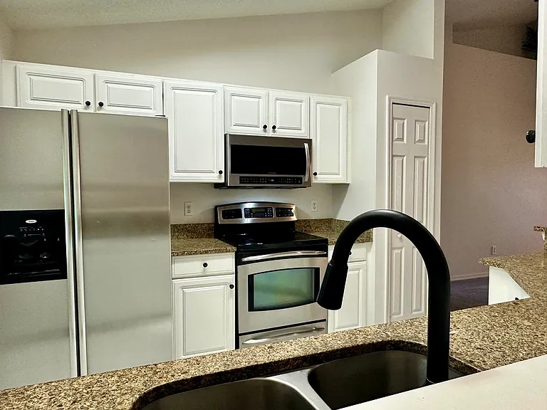 2439 Saint Augustine Blvd — Photo 8