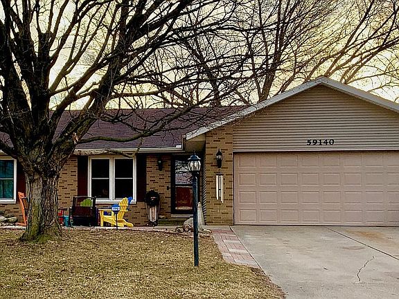 2nd image of 59140 Melrose Pl