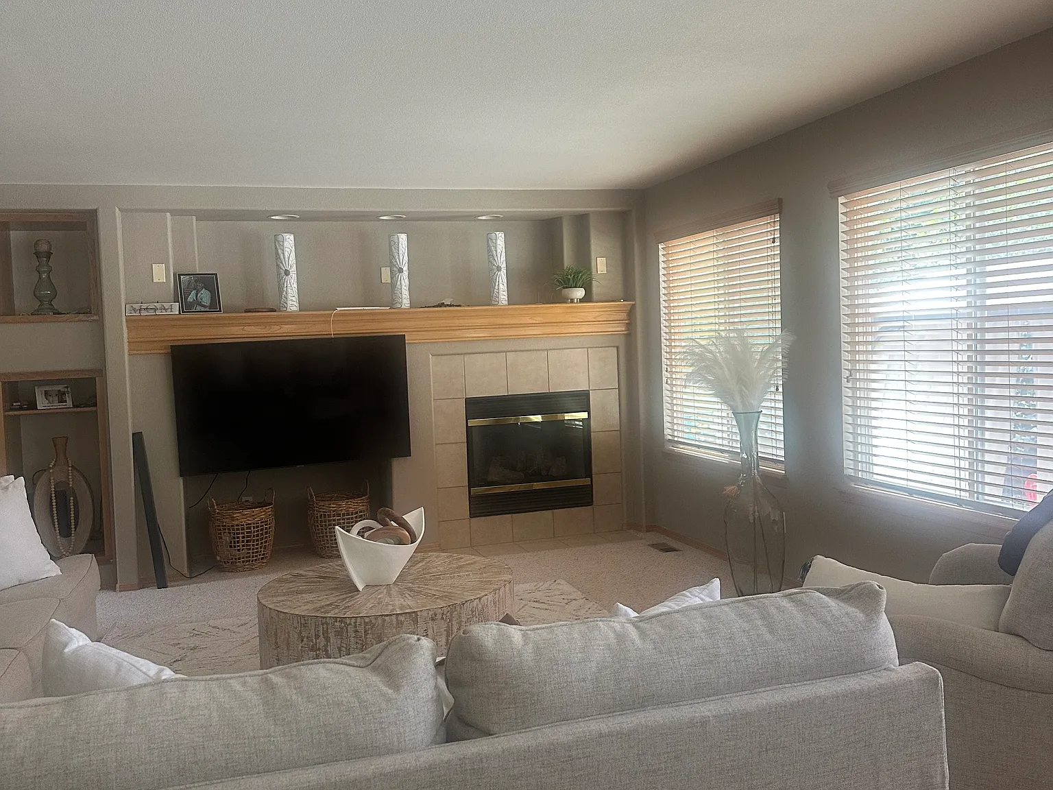 4 bed, 3.5 bath, 3372 sqft, $3,300 — Photo 4