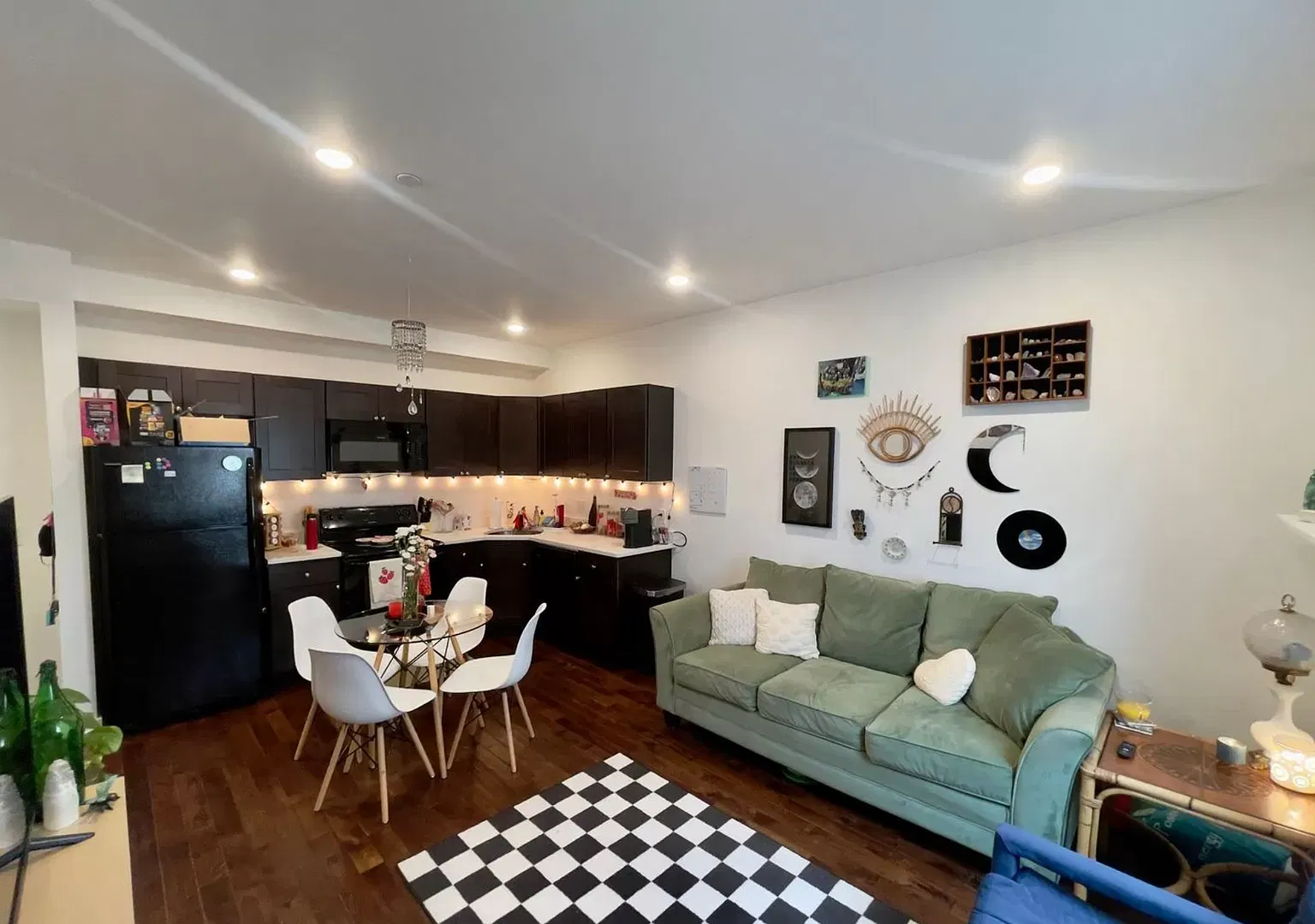 Newly Renovated Apartments-Temple University — Photo 1