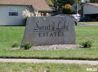 1852 Autumn Ridge Dr, Pekin, IL 61554