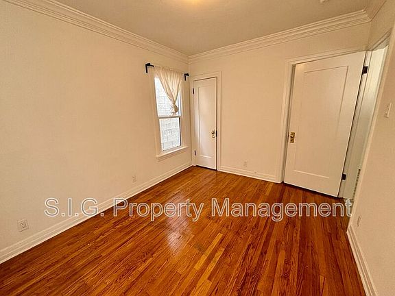 4th image of 2813 Rowena Ave
