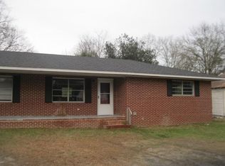 104 E Mendell Ave, Glennville, GA 30427