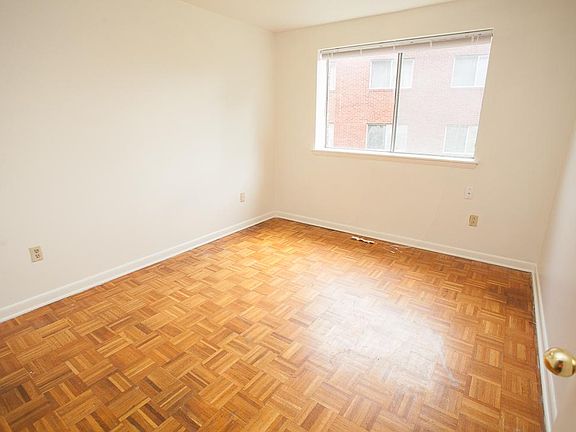 5th image of 208 Governors Ln