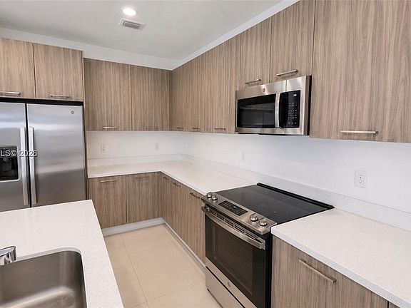 4th image of 13642 SW 157th Pl #0
