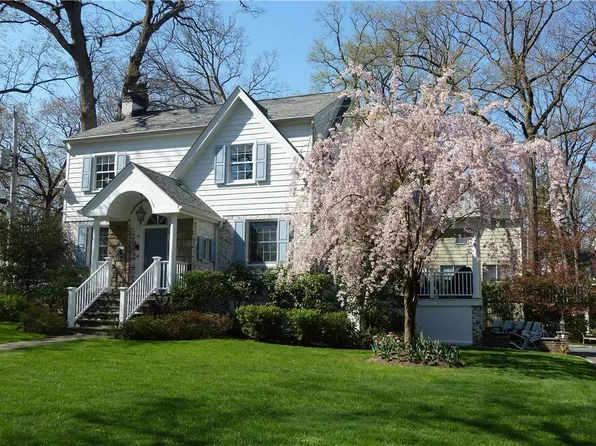 2 Dawes Place, Larchmont, NY 10538