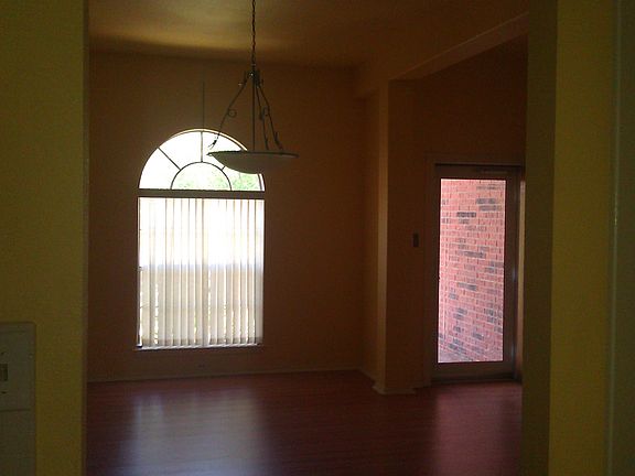 4th image of 714 Arch Stone