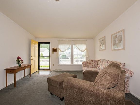 3rd image of 8 Fieldwood Dr