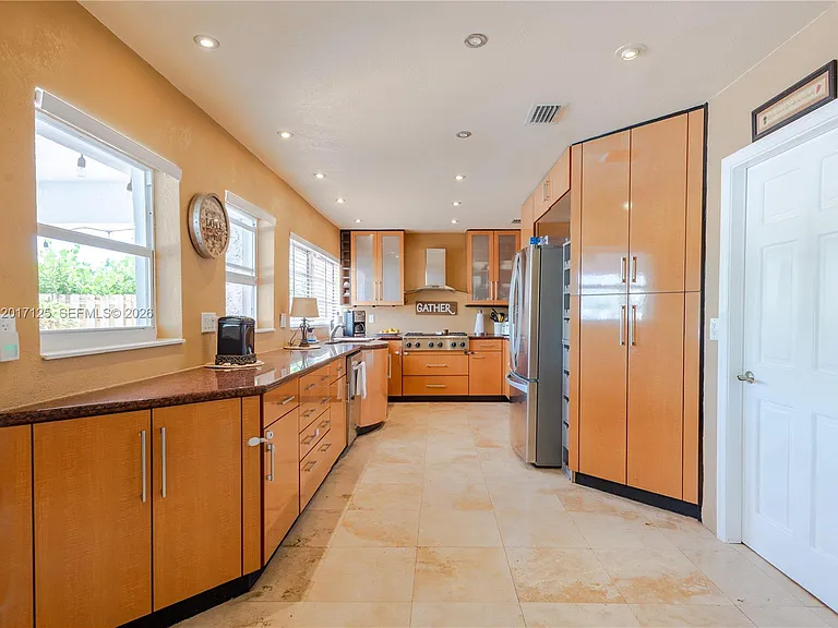 2908 Bayview Dr — Photo 9