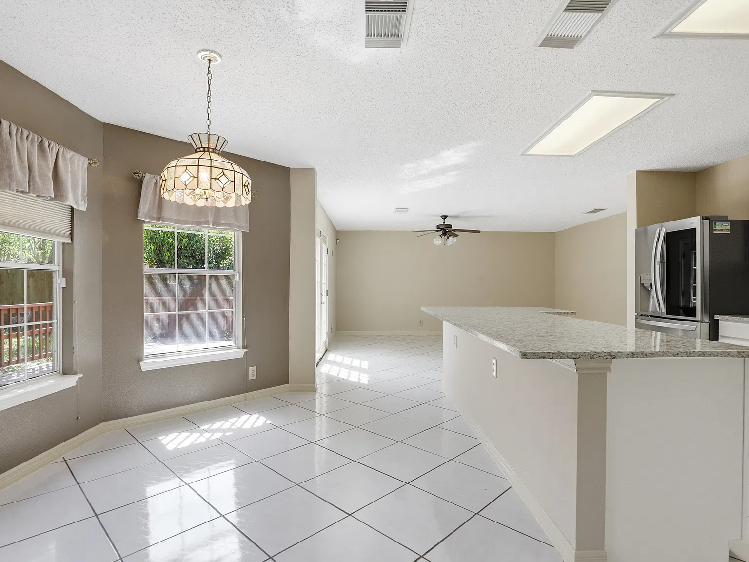 3 bed, 2.5 bath, 2575 sqft, $2,250 — Photo 3