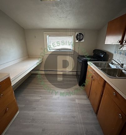 4th image of 14724 Clifton Blvd #3