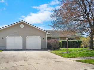 2011 Bittersweet Dr, Champaign, IL 61821