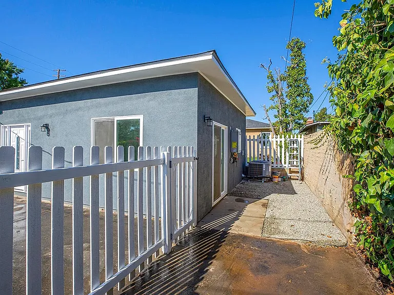 2757 Paloma St — Photo 20
