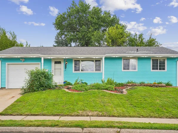 2527 Marywood Dr, Dubuque, IA 52001