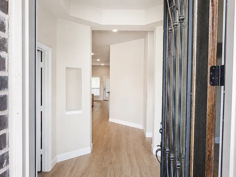 5225 Rowlan Row — Photo 4
