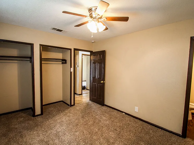 511 Jamaica Dr — Photo 11