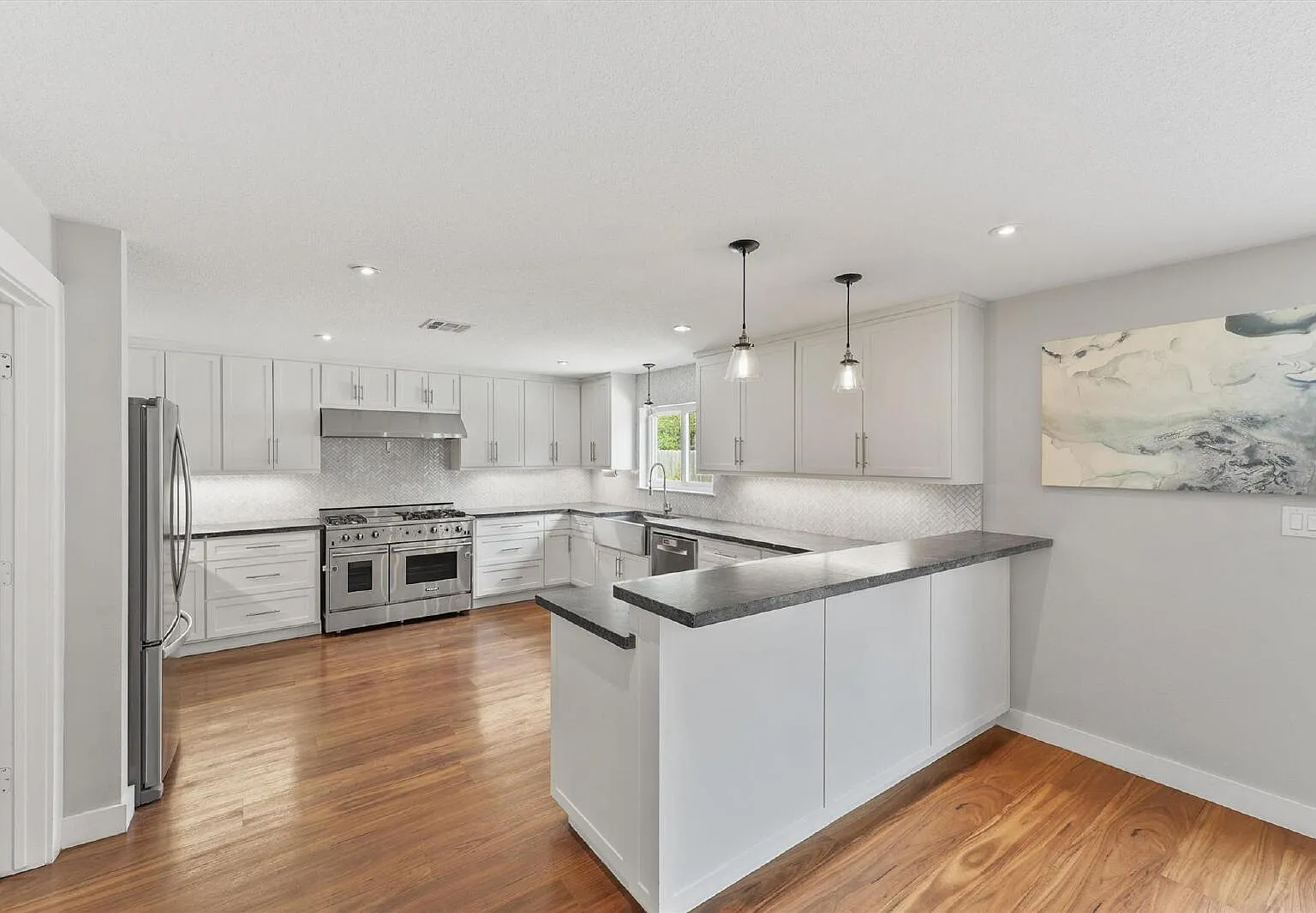 4 bed, 2.0 bath, 2204 sqft, $2,775 — Photo 3