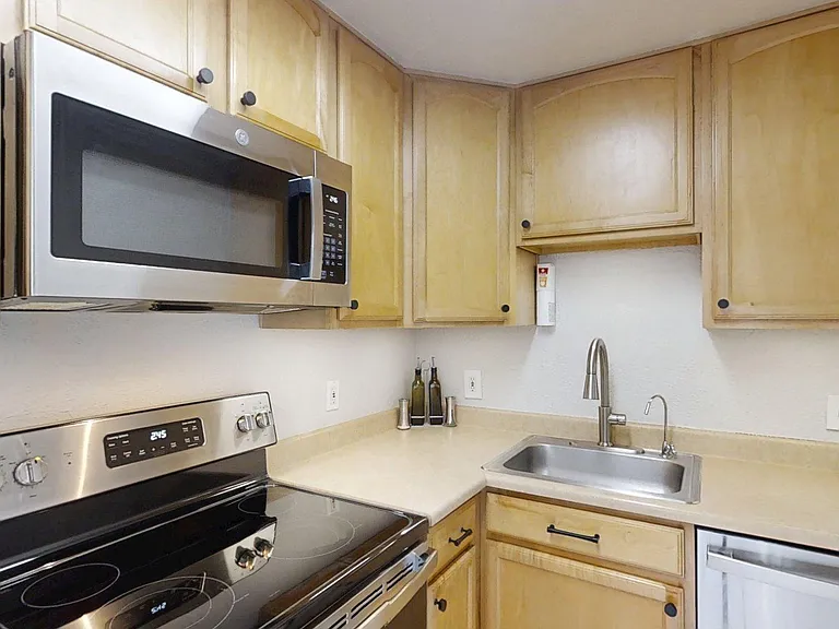 1190 N Clermont St #101 — Photo 8