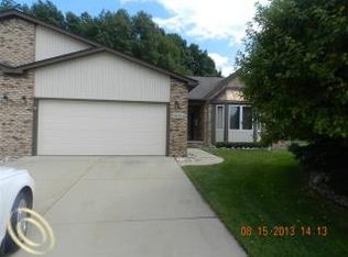46704 Scotch Pine Ln, Macomb, MI 48042