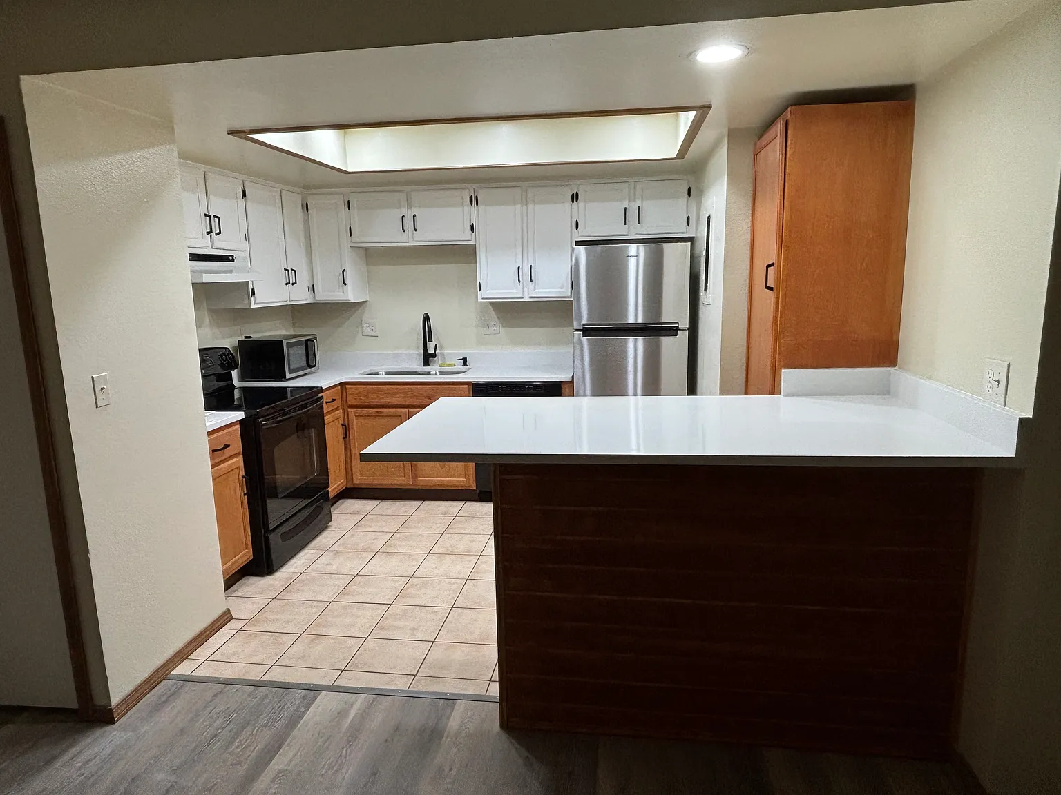 2 bed, 880 sqft, $1,300 — Photo 2