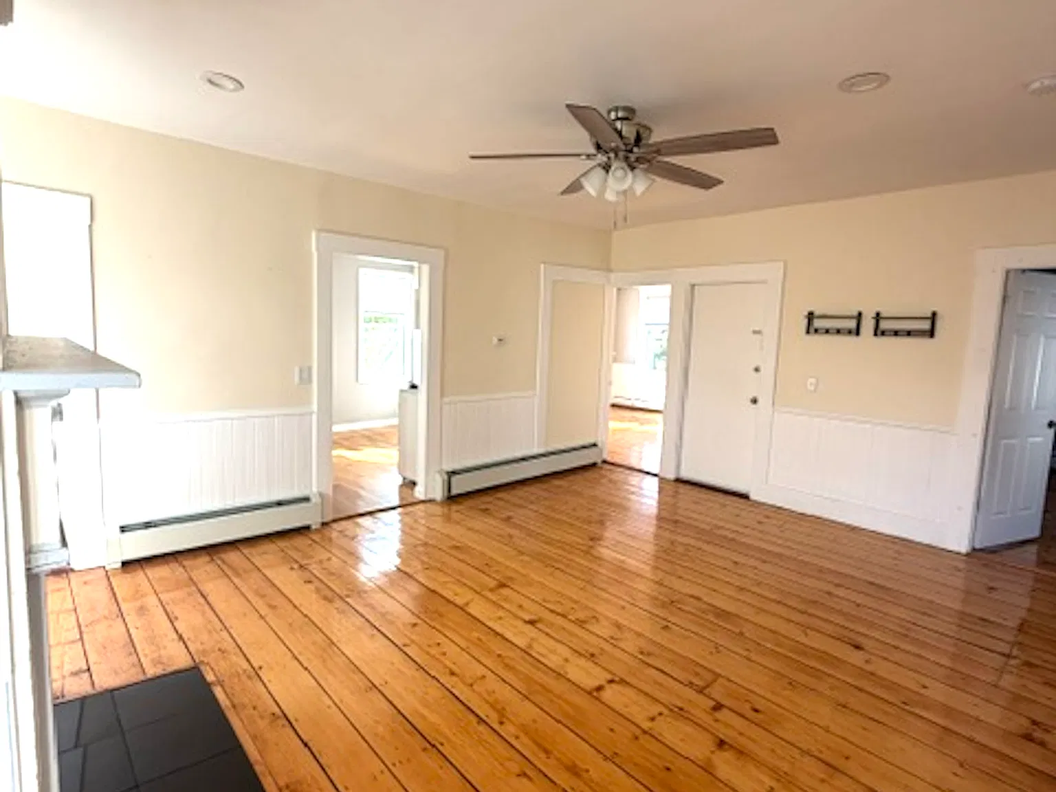 3 bed, 1368 sqft, $2,950 — Photo 4