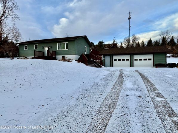 1204 14th Ave SW, Watford City, ND 58854