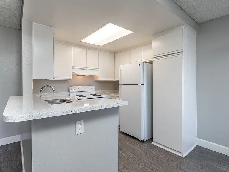 Summit Pointe — Photo 17