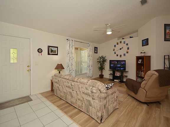 2nd image of 18 Whispering Pine Dr