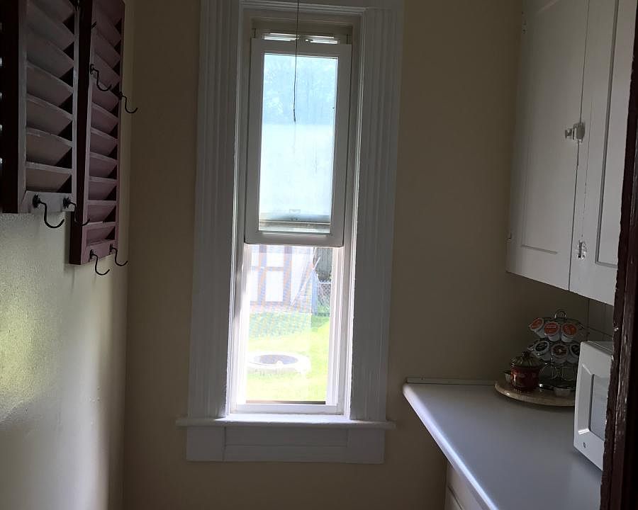2nd image of 636 S Blakely St