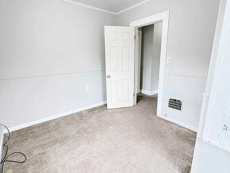 1019 Booth Ave — Photo 18