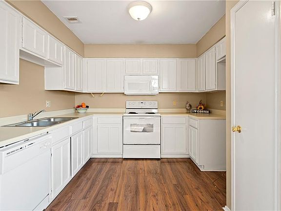 5th image of 4401 River Valley Dr APT 1302
