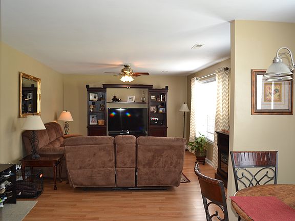3rd image of 572 Leverton Pl