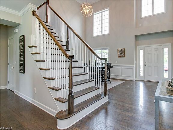4th image of 719 Sugarberry Lane