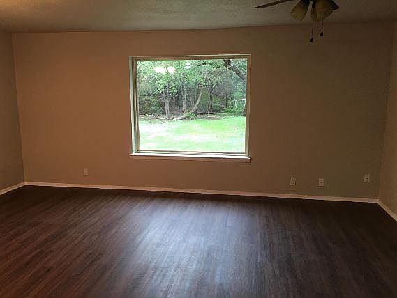 4th image of 2501 Woodhaven Dr