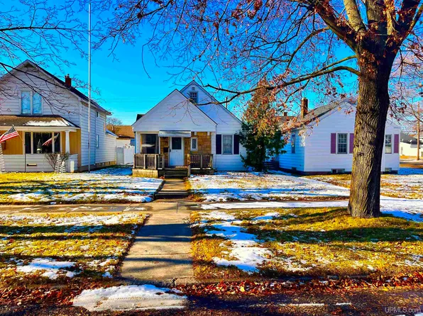 606 S 15th St, Escanaba, MI 49829