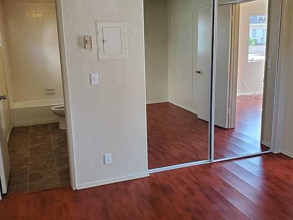5th image of 1178 W 22nd St