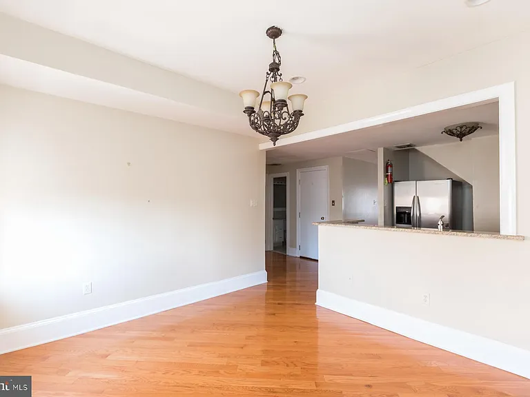242 S 8th St #4 — Photo 10