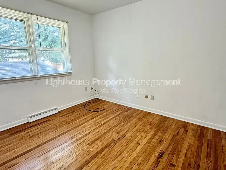 2118 Woodbine Ave — Photo 10