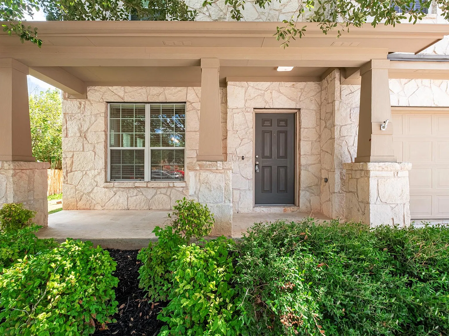 5 bed, 3.5 bath, 3032 sqft, $3,050 — Photo 3